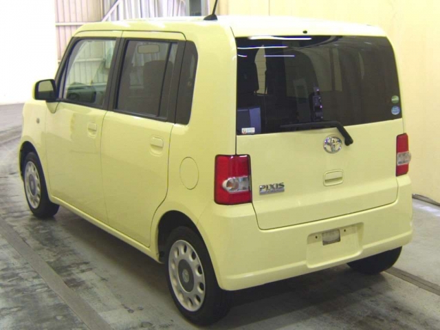 Import and buy TOYOTA PIXIS SPACE 2015 from Japan to Nairobi, Kenya