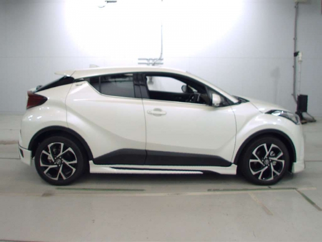 Import and buy TOYOTA C-HR 2018 from Japan to Nairobi, Kenya