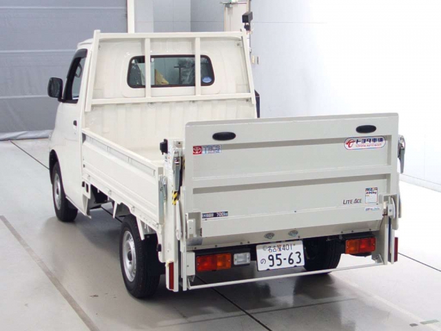Import and buy TOYOTA LITE ACE TRUCK 2018 from Japan to Nairobi, Kenya