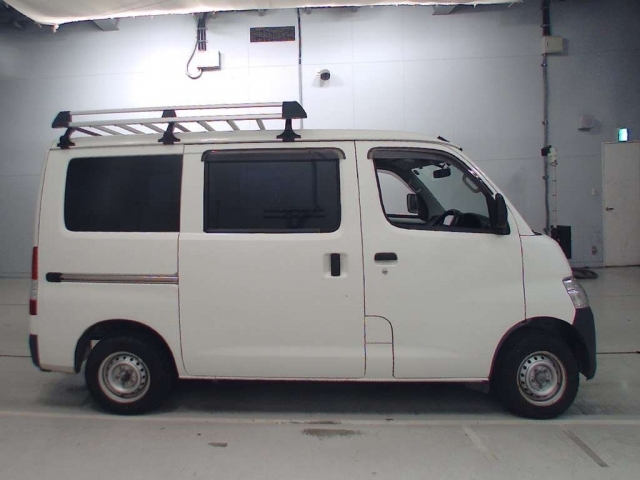 Import and buy TOYOTA TOWN ACE VAN 2017 from Japan to Nairobi, Kenya