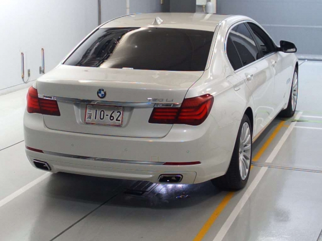 Import and buy BMW 7 SERIES 2015 from Japan to Nairobi, Kenya