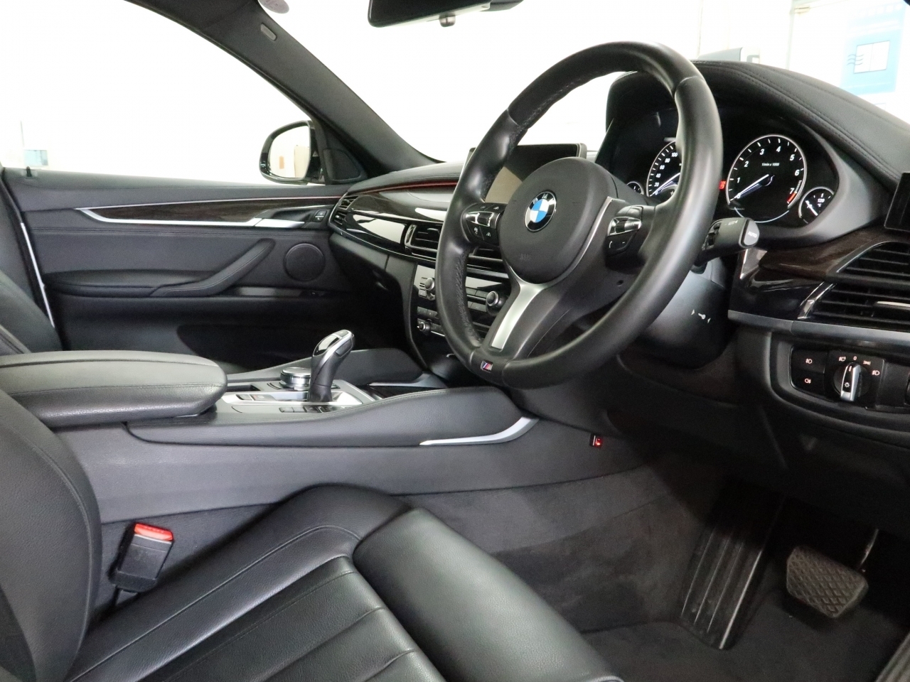 Import and buy BMW X6 2016 from Japan to Nairobi, Kenya