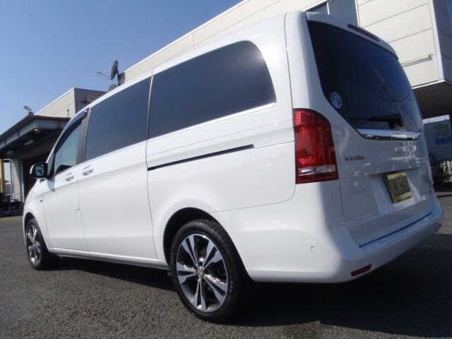 Import and buy MERCEDES BENZ V CLASS 2018 from Japan to Nairobi, Kenya
