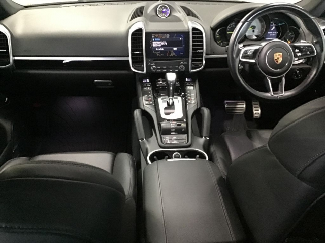 Import and buy PORSCHE CAYENNE 2016 from Japan to Nairobi, Kenya