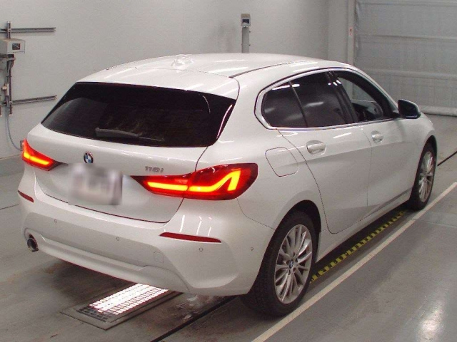 Import and buy BMW 1 SERIES 2023 from Japan to Nairobi, Kenya