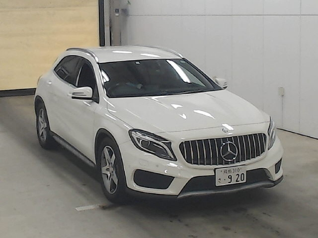 Import and buy MERCEDES BENZ GLA CLASS 2015 from Japan to Nairobi, Kenya