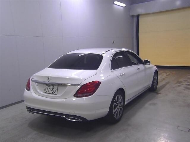 Import and buy MERCEDES BENZ C CLASS 2016 from Japan to Nairobi, Kenya