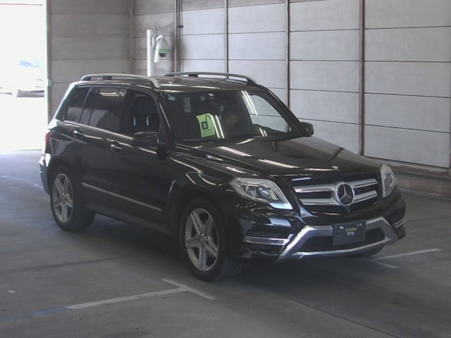 Import and buy MERCEDES BENZ GLK CLASS 2015 from Japan to Nairobi, Kenya