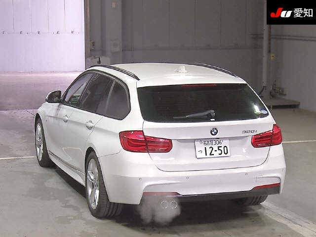 Import and buy BMW 3 SERIES 2017 from Japan to Nairobi, Kenya