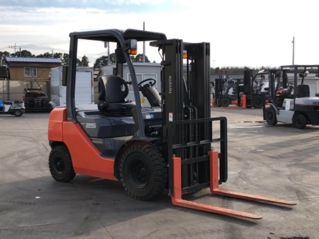 Import and buy TOYOTA FORKLIFT 2017 from Japan to Nairobi, Kenya