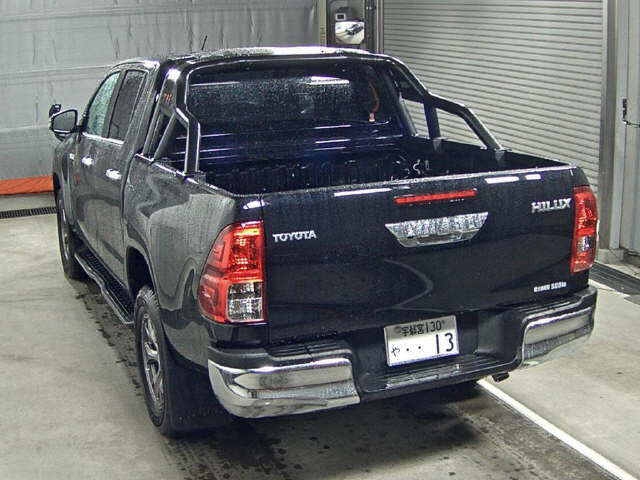 Import and buy TOYOTA HILUX 2017 from Japan to Nairobi, Kenya