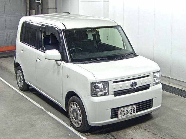 Import and buy TOYOTA PIXIS SPACE 2016 from Japan to Nairobi, Kenya