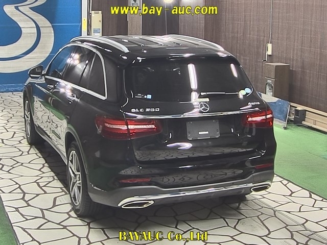 Import and buy MERCEDES BENZ GLC CLASS 2016 from Japan to Nairobi, Kenya