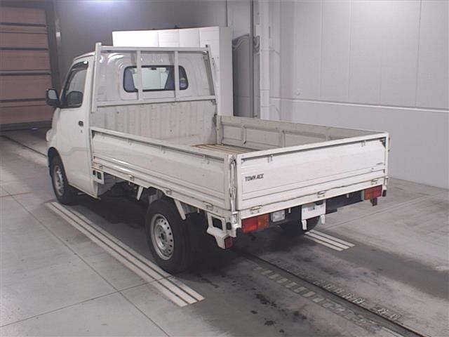 Import and buy TOYOTA TOWN ACE TRUCK 2020 from Japan to Nairobi, Kenya