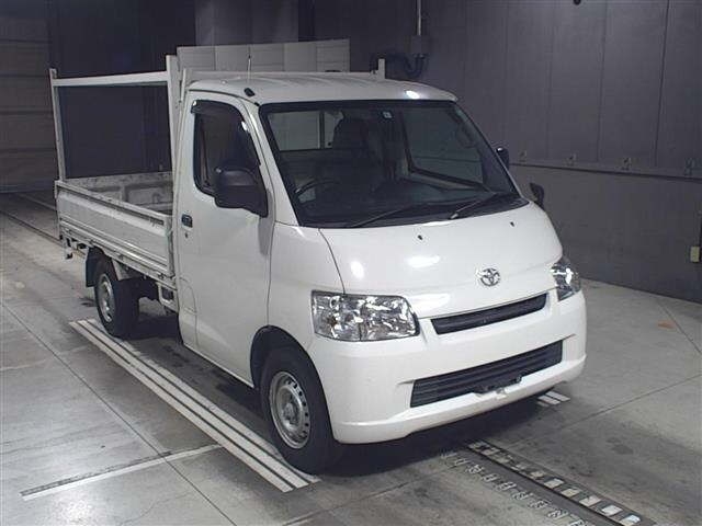 Import and buy TOYOTA LITE ACE TRUCK 2018 from Japan to Nairobi, Kenya