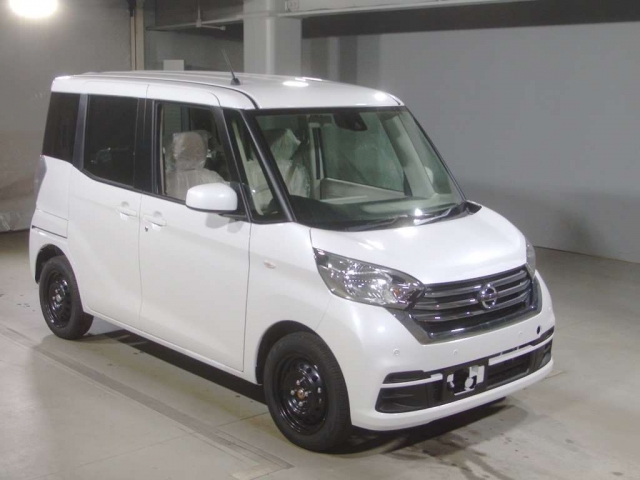 Import and buy NISSAN DAYZ ROOX 2018 from Japan to Nairobi, Kenya