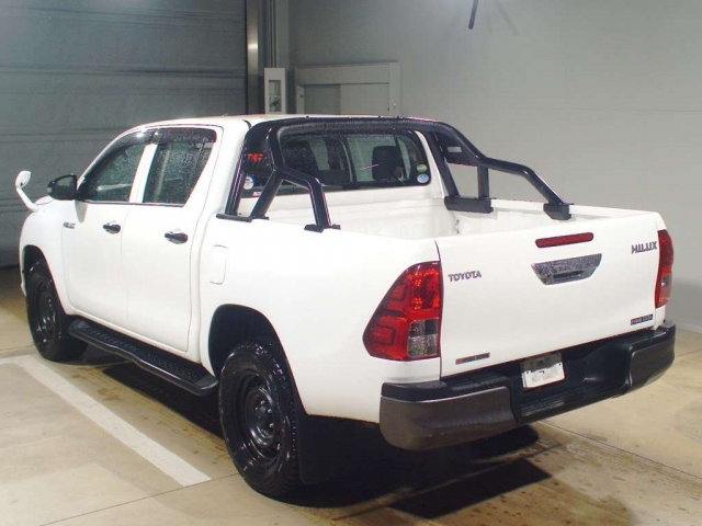 Import and buy TOYOTA HILUX 2017 from Japan to Nairobi, Kenya