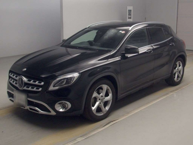 Import and buy MERCEDES BENZ GLA CLASS 2018 from Japan to Nairobi, Kenya