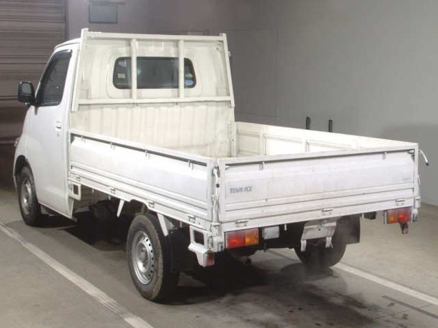 Import and buy TOYOTA TOWN ACE TRUCK 2015 from Japan to Nairobi, Kenya