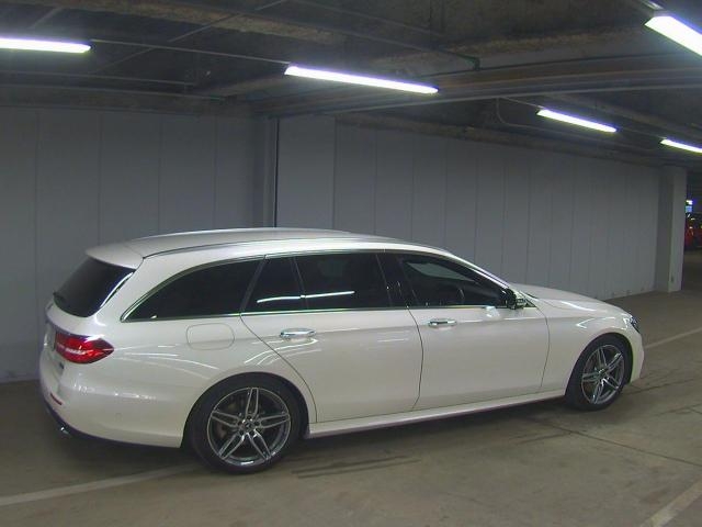 Import and buy MERCEDES BENZ E CLASS WAGON 2017 from Japan to Nairobi, Kenya
