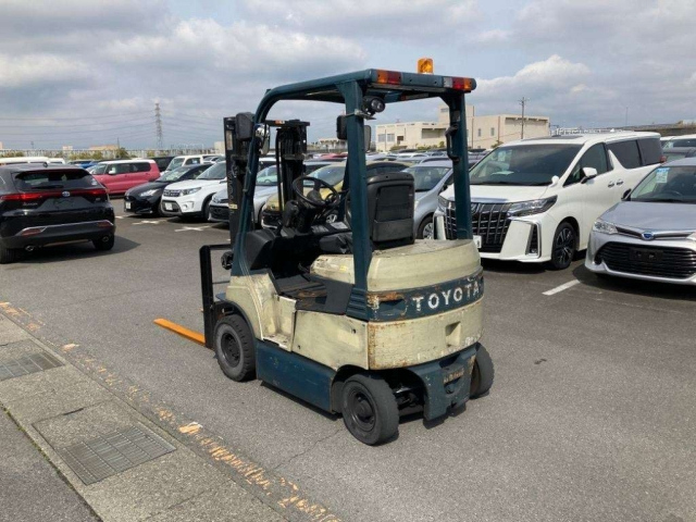 Import and buy TOYOTA FORKLIFT 2017 from Japan to Nairobi, Kenya