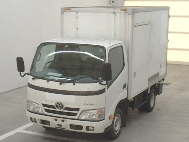 Import and buy TOYOTA DYNA 2016 from Japan to Nairobi, Kenya