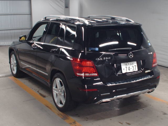 Import and buy MERCEDES BENZ GLK CLASS 2015 from Japan to Nairobi, Kenya