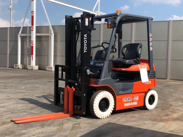 Import and buy TOYOTA FORKLIFT 2016 from Japan to Nairobi, Kenya