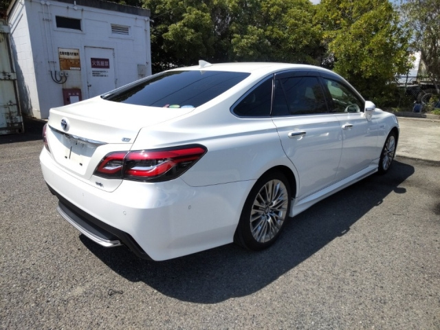 Import and buy TOYOTA CROWN 2019 from Japan to Nairobi, Kenya